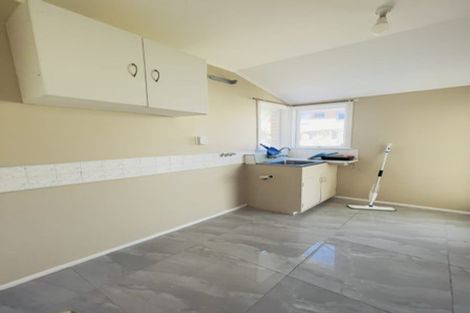 Photo of property in 25 Ellesmere Crescent, Pakuranga Heights, Auckland, 2010