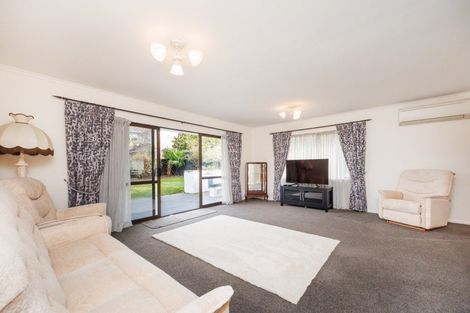 Photo of property in 14 Fraser Court, Roslyn, Palmerston North, 4414