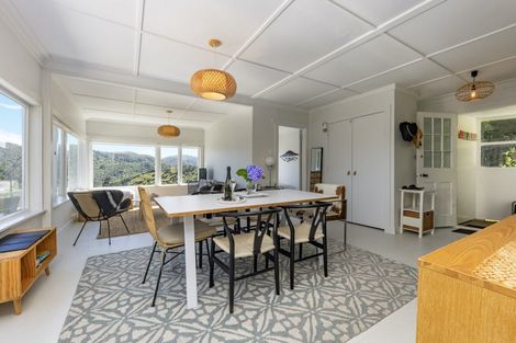 Photo of property in 42 Rayner Road, Piha, 0772