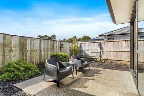 Photo of property in 17 Kahika Grove, Huapai, Kumeu, 0810