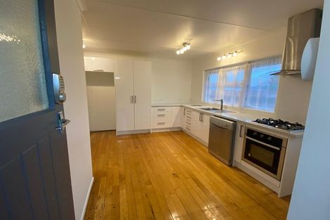 Photo of property in 30 Oregon Drive, Maoribank, Upper Hutt, 5018