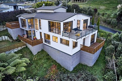 Photo of property in 15 Swain Grove, Riverstone Terraces, Upper Hutt, 5018