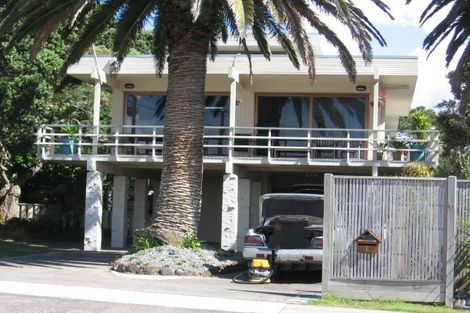 Photo of property in 2/2 Rothesay Bay Road, Rothesay Bay, Auckland, 0630