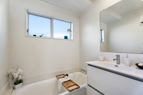 Photo of property in 2/4 Clare Place, Glenfield, Auckland, 0629