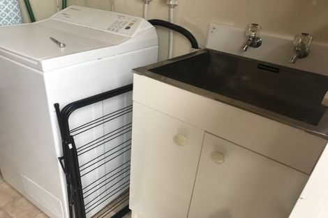 Photo of property in 4 Edgecombe Court, Roslyn, Palmerston North, 4414