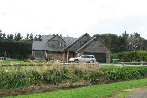 Photo of property in 46-48 Waicola Drive, Fitzherbert, Palmerston North, 4471