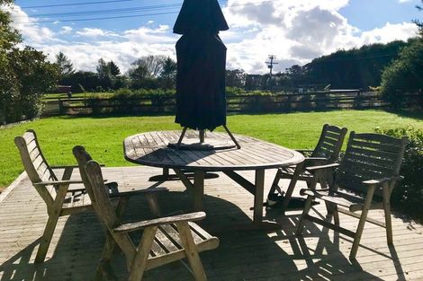 Photo of property in 74 Motu Road, Kumeu, 0891