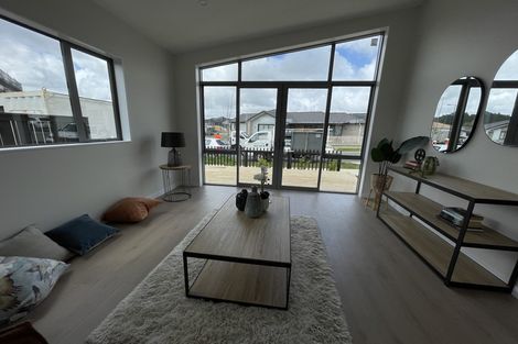 Photo of property in 40 Jane Maree Road, Kumeu, 0810