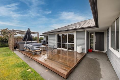 Photo of property in 20 Rue De La Mare, Parklands, Christchurch, 8083