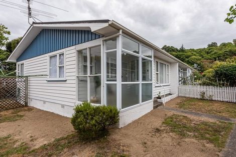 Photo of property in 3/13 Luckie Street, Tawa, Wellington, 5028