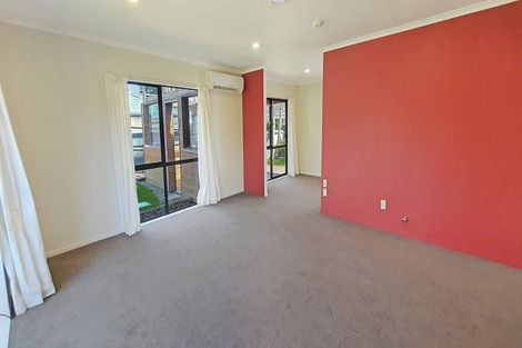 Photo of property in 33 Pitt Avenue, Clendon Park, Auckland, 2103