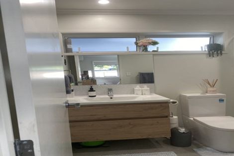 Photo of property in 24 Rewarewa Road, Te Atatu Peninsula, Auckland, 0610