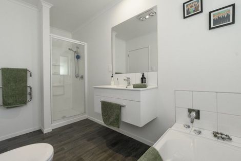 Photo of property in 10 Settler Avenue, Omokoroa, 3114