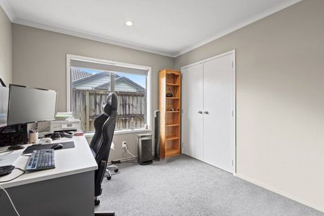 Photo of property in 9 Whitford Place, Rototuna North, Hamilton, 3210