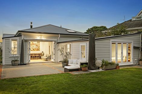 Photo of property in 30 Upton Terrace, Thorndon, Wellington, 6011