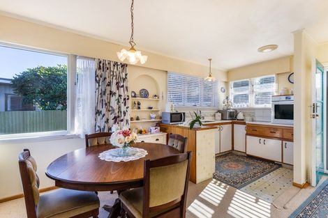 Photo of property in 12 Titoki Avenue, Waipahihi, Taupo, 3330