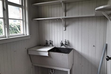 Photo of property in 53 Cornwall Road, Lyttelton, 8082