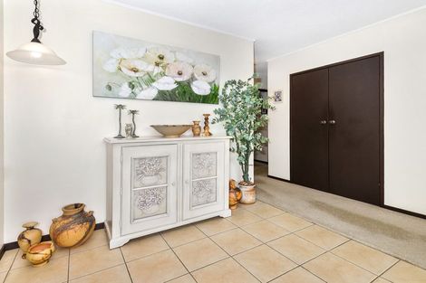 Photo of property in 25 Hazeldene Place, Opaheke, Papakura, 2113