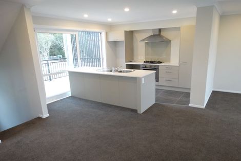 Photo of property in 102 Arrowsmith Drive, Flat Bush, Auckland, 2019