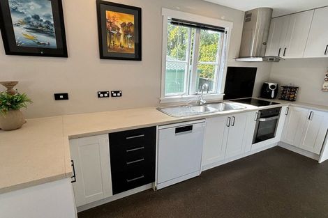 Photo of property in 18 Young Grove, Stokes Valley, Lower Hutt, 5019