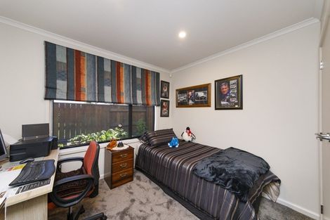 Photo of property in 64 Royal Oak Drive, Kelvin Grove, Palmerston North, 4414