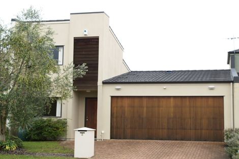 Photo of property in 3 Spalding Rise, Golflands, Auckland, 2013