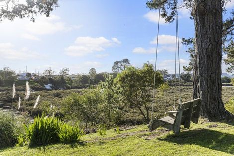 Photo of property in 58 Cobham Crescent, Kelston, Auckland, 0602