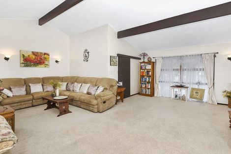 Photo of property in 25 Hazeldene Place, Opaheke, Papakura, 2113