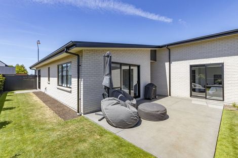Photo of property in 17 Saint James Place, Rangiora, 7400