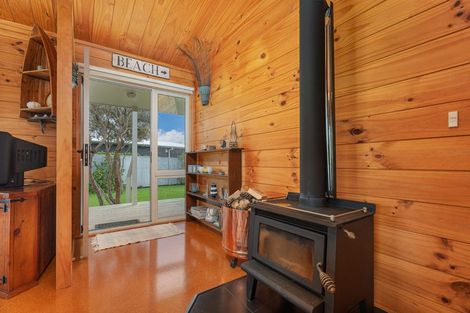 Photo of property in 10 Martin Place, Cooks Beach, Whitianga, 3591