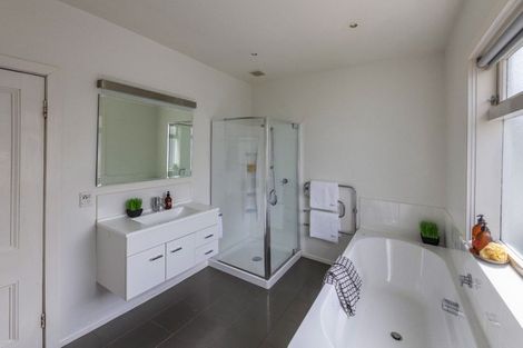 Photo of property in 2 North Terrace, Kelburn, Wellington, 6012