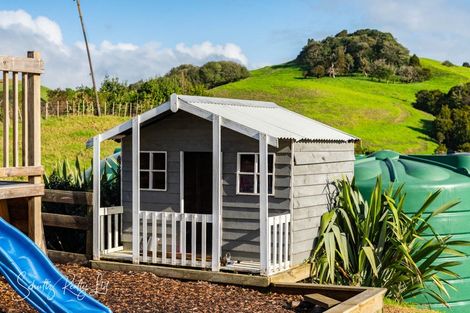 Photo of property in 194 Heatley Road, Whakapirau, Maungaturoto, 0583