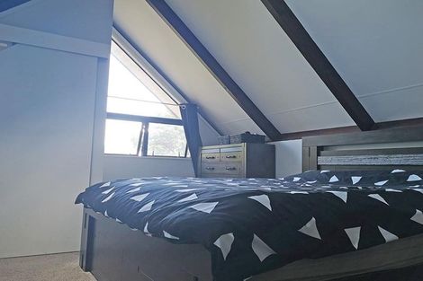 Photo of property in 2/52 Heathcote Road, Castor Bay, Auckland, 0620