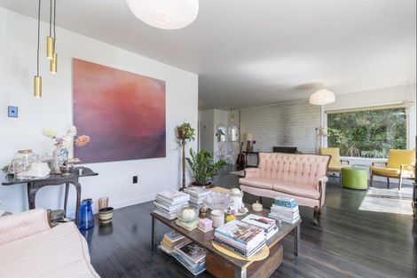 Photo of property in 15 Opou Road, Titirangi, Auckland, 0604