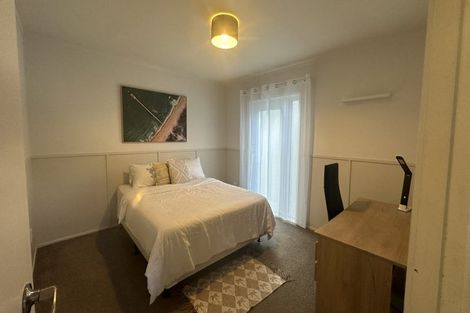 Photo of property in 4 Hiwihau Place, Glenfield, Auckland, 0629