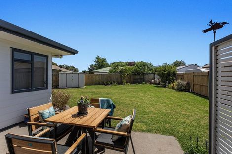 Photo of property in 21 Edgewater Grove, Whakatane, 3120