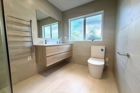 Photo of property in 2/71 Browns Bay Road, Browns Bay, Auckland, 0630