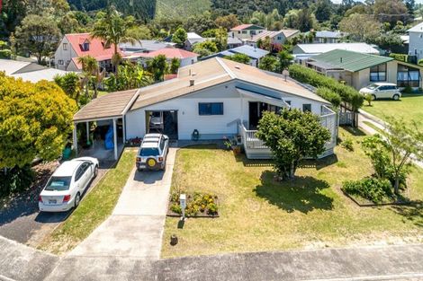 Photo of property in 100d Waverley Place, Whangamata, 3620