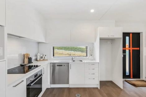 Photo of property in 2 Whakahui Lane, Mangere Bridge, Auckland, 2022