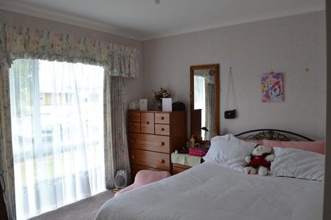 Photo of property in 33 Abby Road, Fitzherbert, Palmerston North, 4410