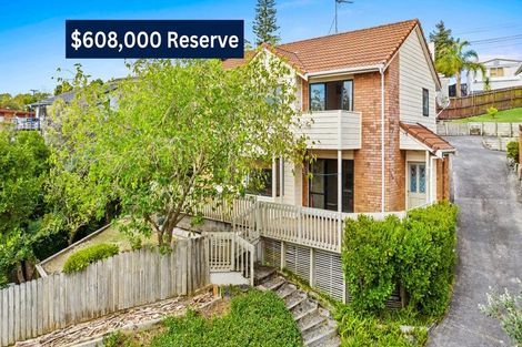 Photo of property in 2/12 Helicon Place, Totara Vale, Auckland, 0629