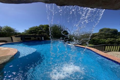 Photo of property in 9 Laingrange Place, Laingholm, Auckland, 0604