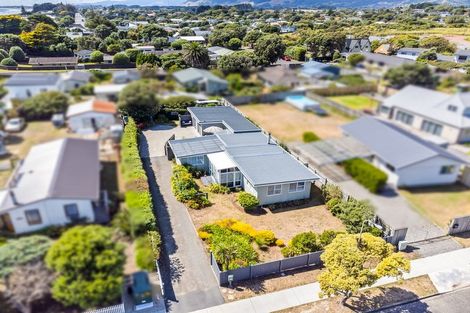 Photo of property in 5 Eruini Street, Waikanae Beach, Waikanae, 5036