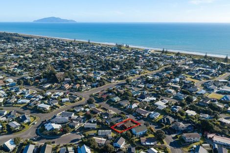 Photo of property in 34 Norfolk Crescent, Otaki Beach, Otaki, 5512