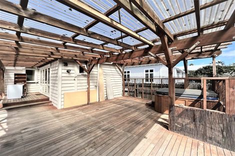 Photo of property in 36 Mount Smart Road, Onehunga, Auckland, 1061