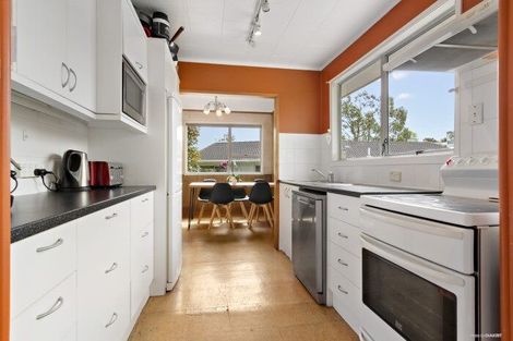 Photo of property in 30 Waari Avenue, Sunnyvale, Auckland, 0612