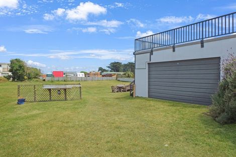 Photo of property in 122 Seabury Avenue, Foxton Beach, Foxton, 4815