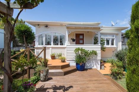 Photo of property in 12 Admiral Beatty Avenue, Mount Roskill, Auckland, 1041