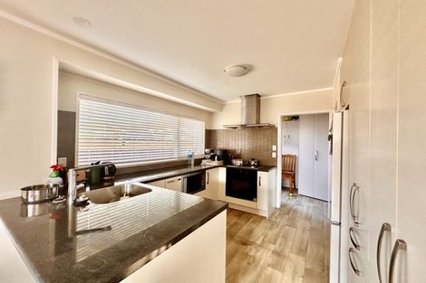 Photo of property in 14 Bellfield Road, Opaheke, Papakura, 2113