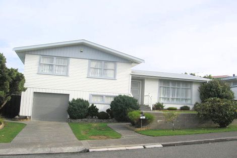 Photo of property in 3 Lomita Road, Johnsonville, Wellington, 6037